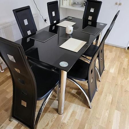 Fancy Basement Flat A Apartman London Kültér fotó