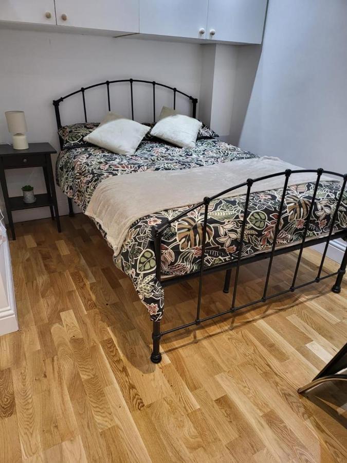 Fancy Basement Flat A Apartman London Kültér fotó